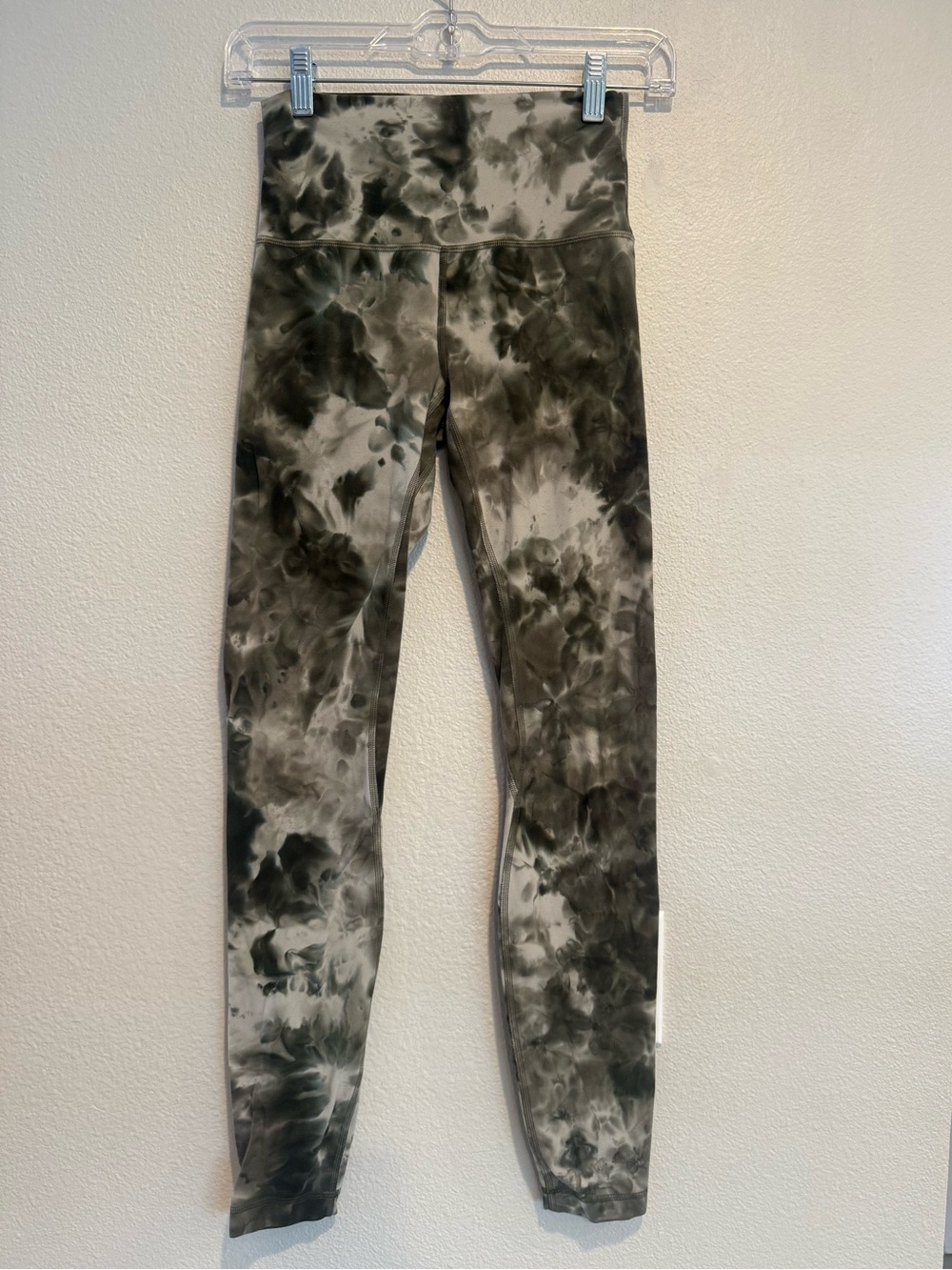 Lululemon Align High Rise leggings Diamond Dye Light Sage Medium Olive